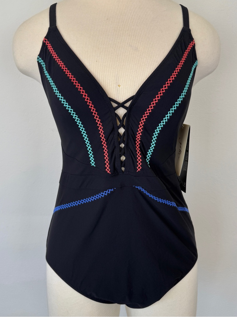 NWT Gottex Profile Size 12 Black Plunge Lattice Stitch Detail One Piece Swimsuit